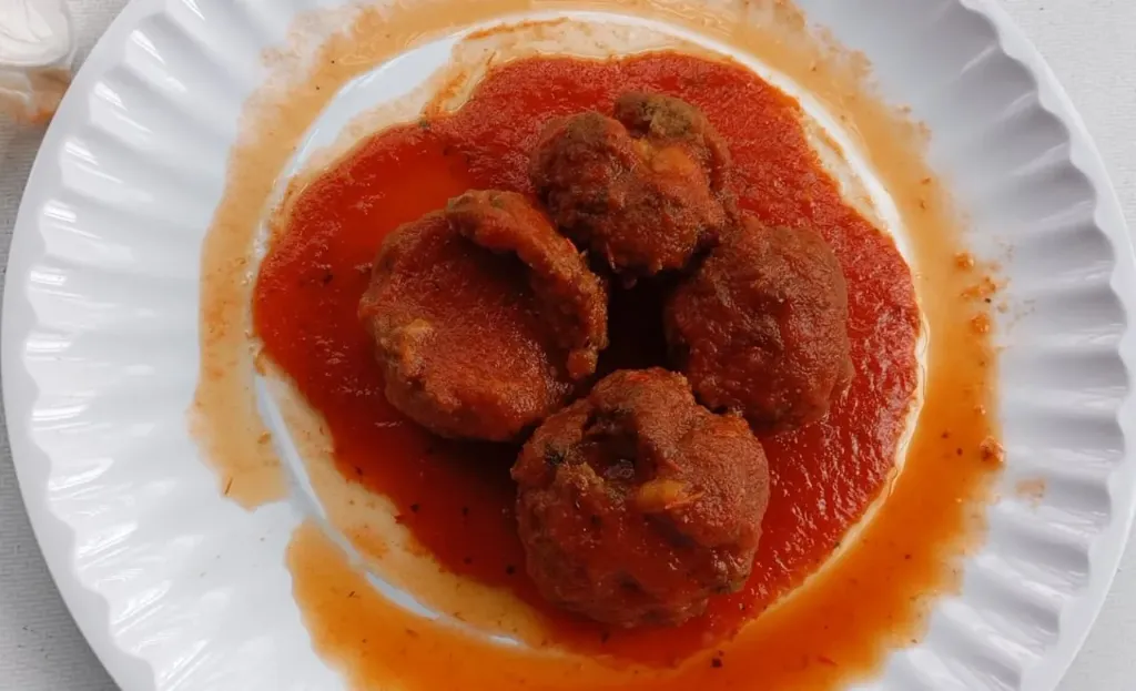 Albondigas de res en salsa de tomate