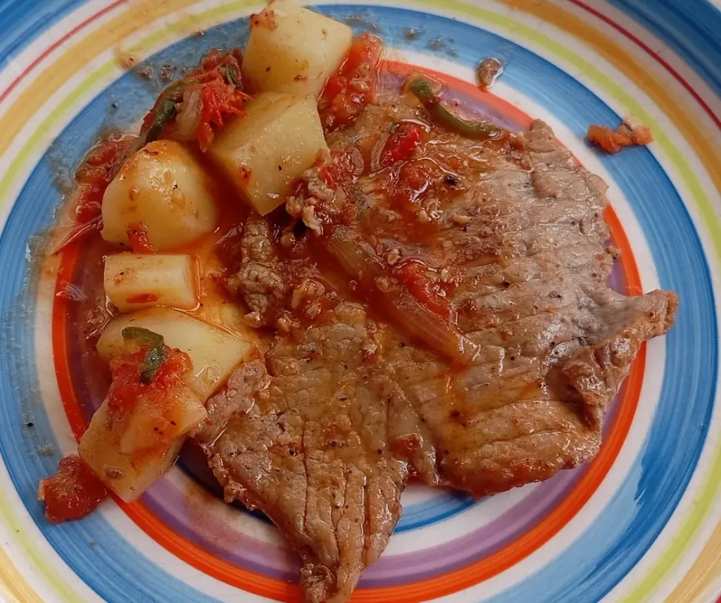 Bistec ranchero de res