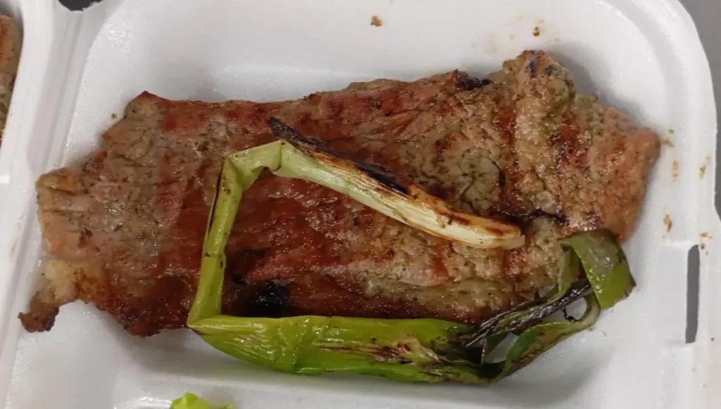Carne asada de res con cebollines