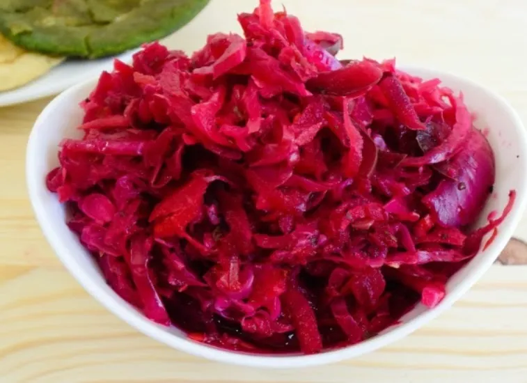 Ensalada de curtido de remolacha