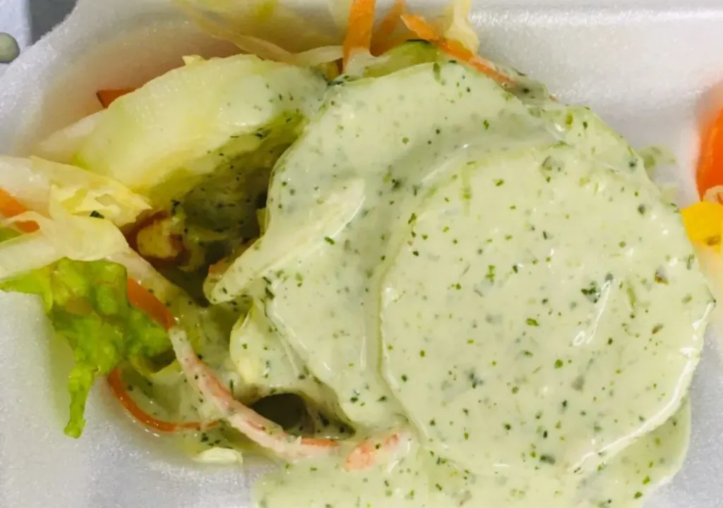 Ensalada mixta con aderezo de perejil