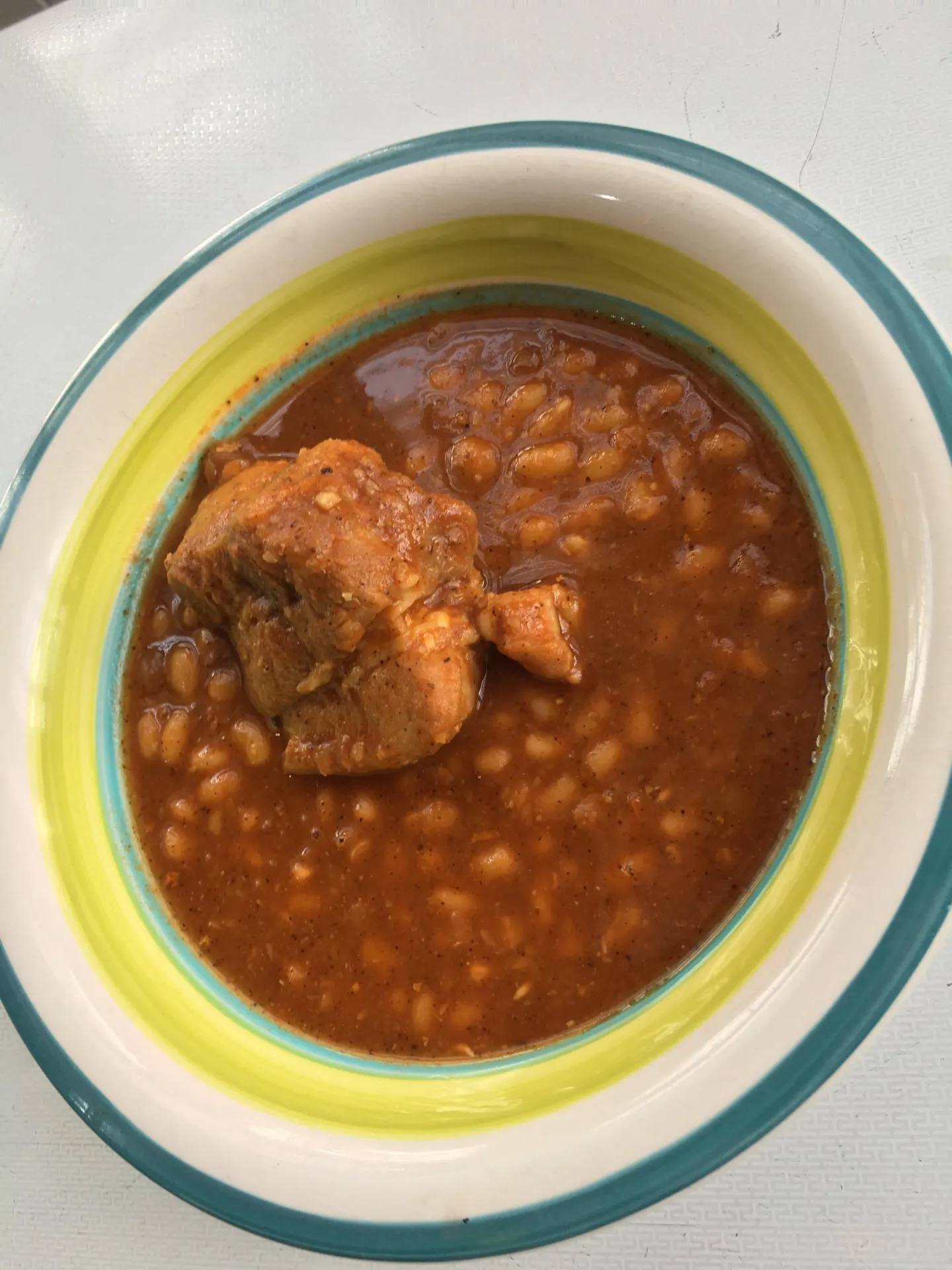 Frijoles blancos con costilla