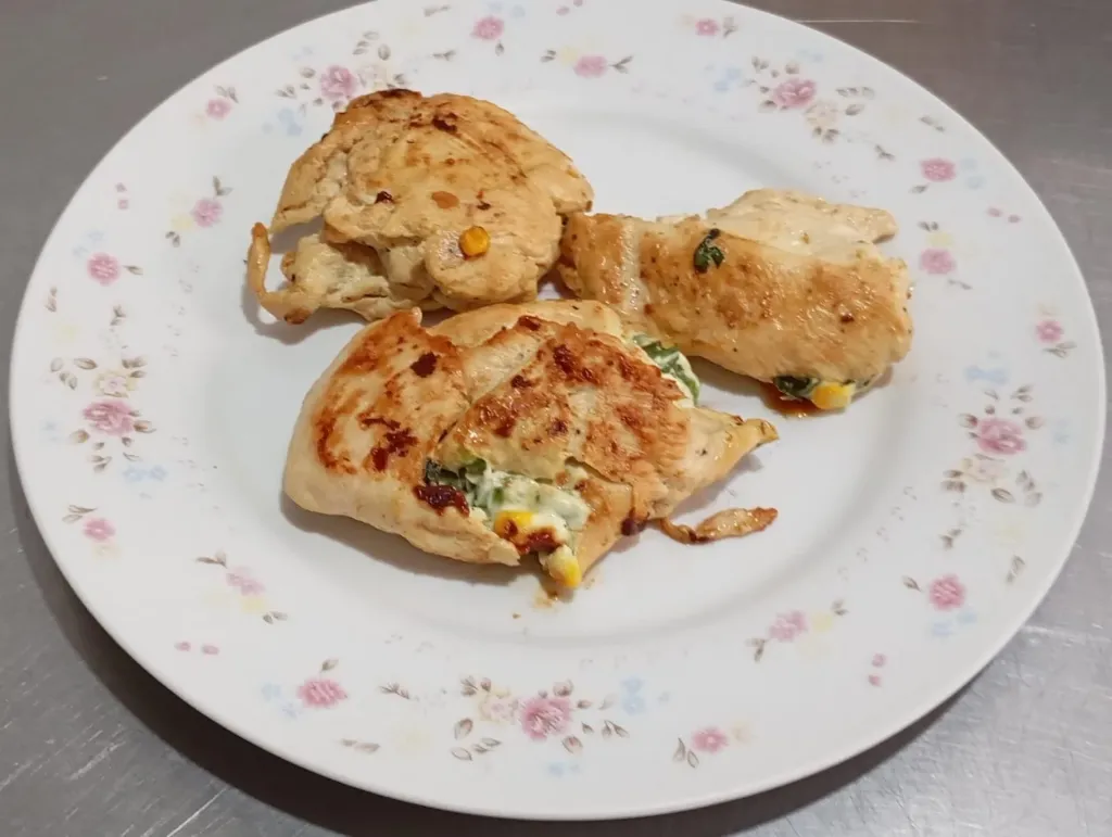 Filete de pollo relleno de espinaca y queso crema