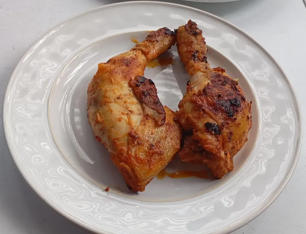 Pollo adobado (cuadril o pierna)