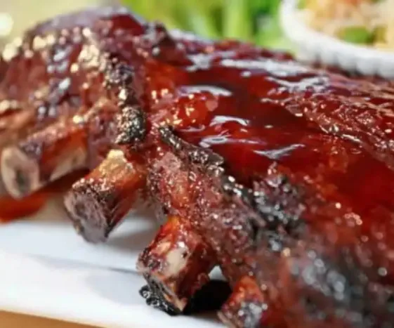 Costilla de cerdo horneada con mostaza y miel